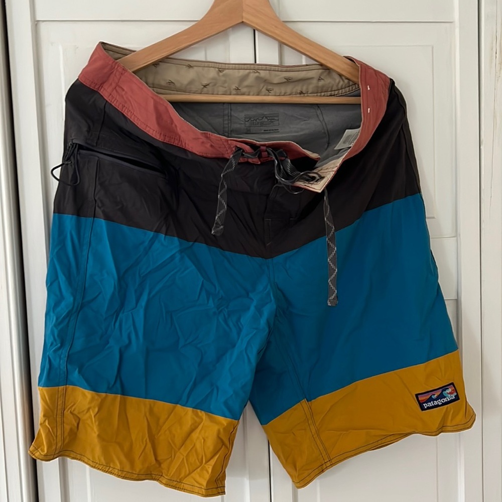 Patagonia board shorts - 34
